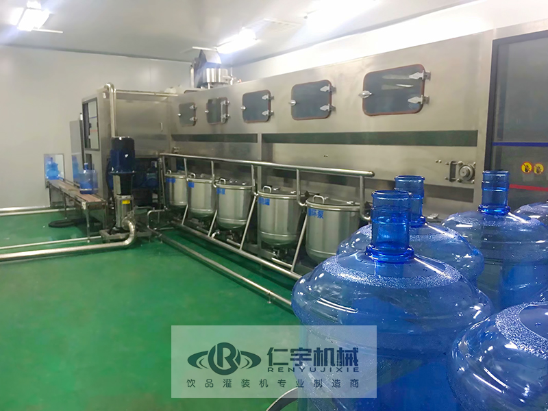 qgf-900桶装水灌装机 苏州仁宇机械厂家直供桶装水生产线设备